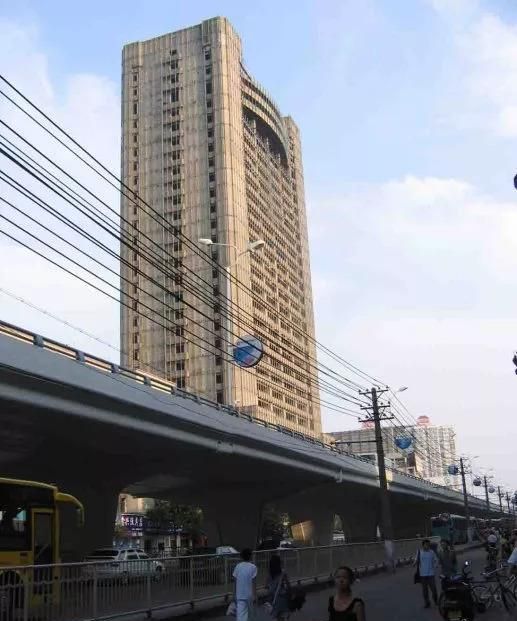 武汉"金石大厦"烂尾22年,依旧"复活"无望,成为当地一大遗憾|金石大厦