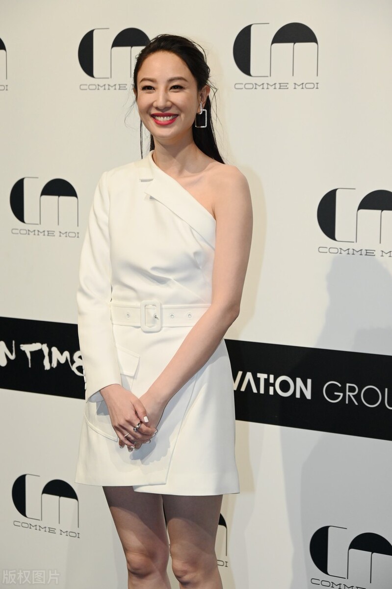 郑希怡白色裙漂亮太显女人味了