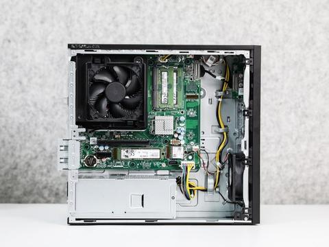 b515同样提供了非常丰富的拓展家口,并且还有独立显卡拓展位,支持