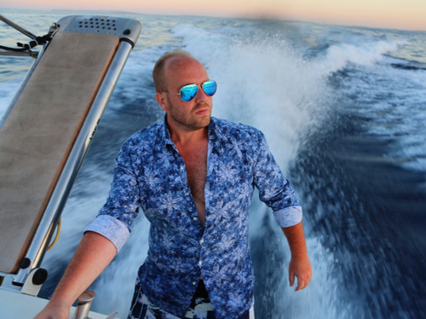 正文  报道介绍说,维塔利·格瑞钦1980年出生于基辅,10岁时随父母迁居