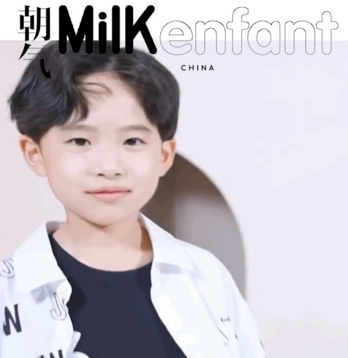 近日易烊昱华登上儿童杂志封面,那高冷和表现力完全不输给专业模特,也