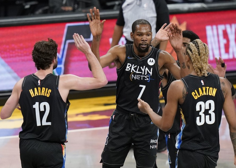 五巨头8720场下还有核武器篮网刷屏热搜詹皇兄弟倒戈