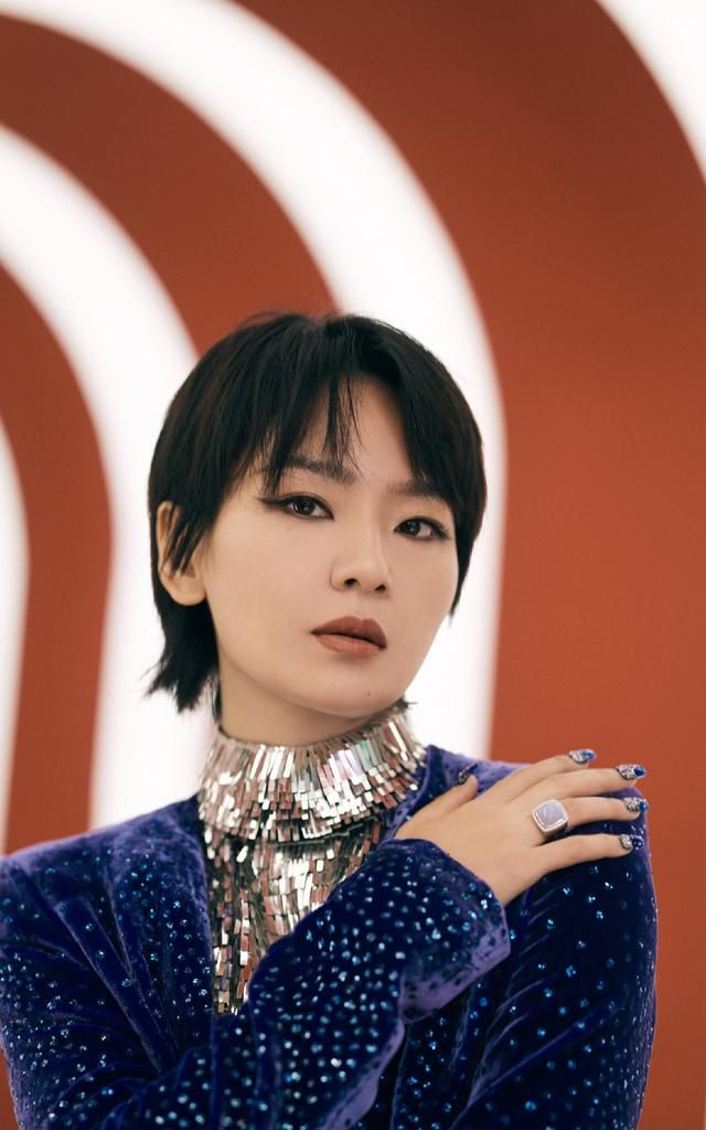 歌手周笔畅歌声动听唱跳俱佳来看美照吧