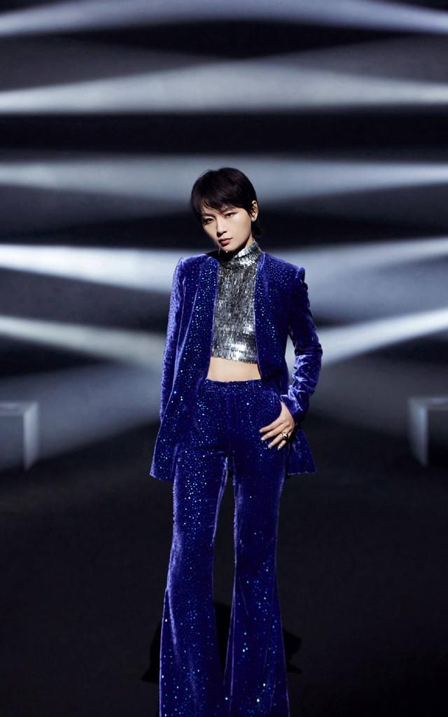 歌手周笔畅歌声动听唱跳俱佳来看美照吧