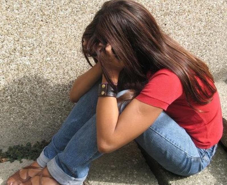 贵州一女生遭校园霸凌网友呼声一致严惩校园霸凌者