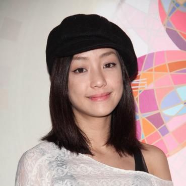 台湾女星谢欣颖日前被拍到和小4岁男星王柏杰在台北街头牵手约会,两人