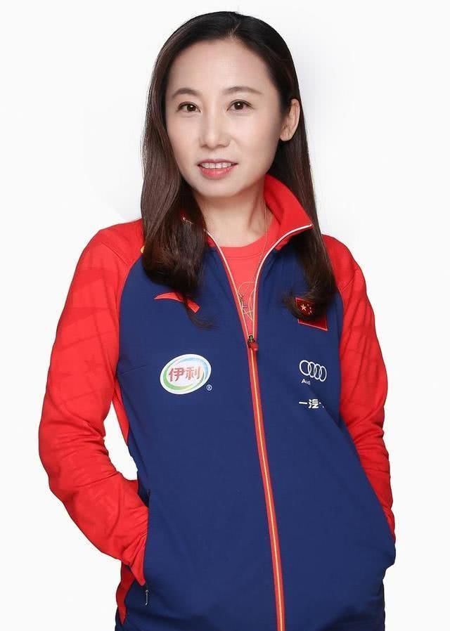 她是郎平的好姐妹,放弃美国百万年薪续约回国,成为短速滑道教母|李琰