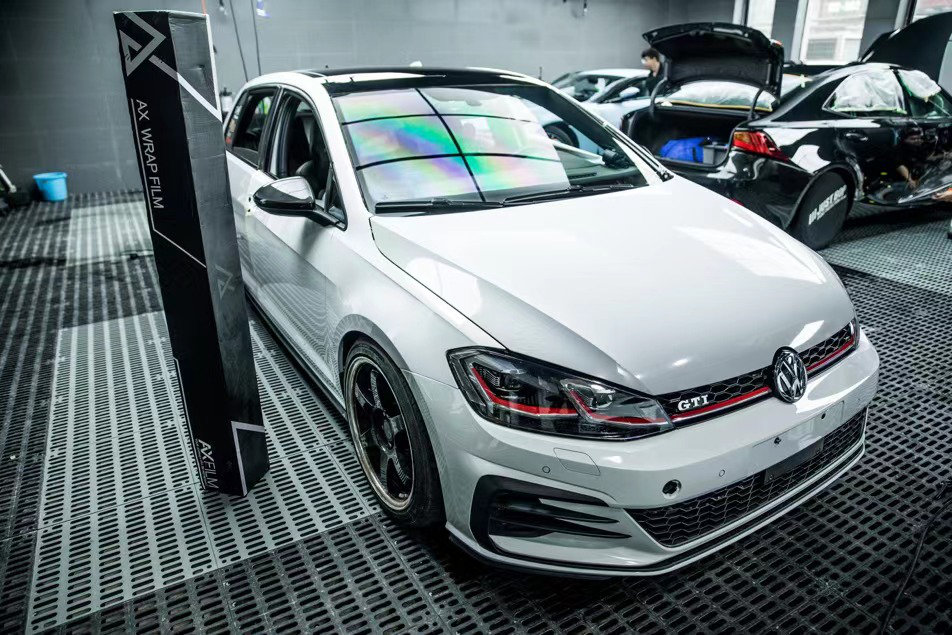 大众高尔夫gti全车换色火山灰华丽而灵动