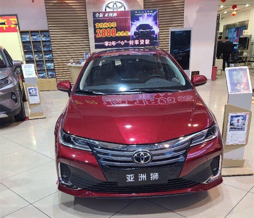 丰田亚洲狮到店实拍轴距275米搭载20l发动机