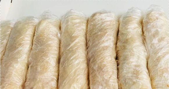 福建74岁大爷路边卖非遗小吃,2元1个纯手工做了40年,生怕买不到休闲区蓝鸢梦想 - Www.slyday.coM 福建74岁大爷路边卖非遗小吃,2元1个纯手工做了40年,生怕买不到休闲区蓝鸢梦想 - Www.slyday.coM