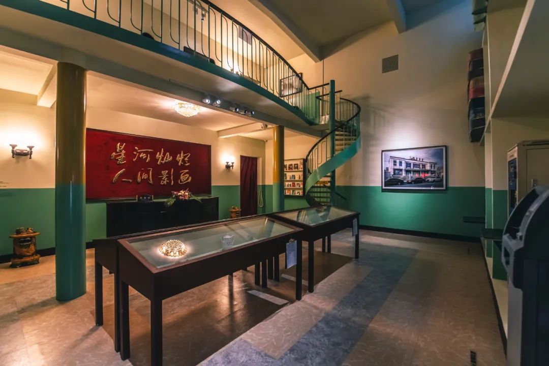 这次在展厅里,与红霞影剧院项目相关的多媒体作品,都一次性全部展出