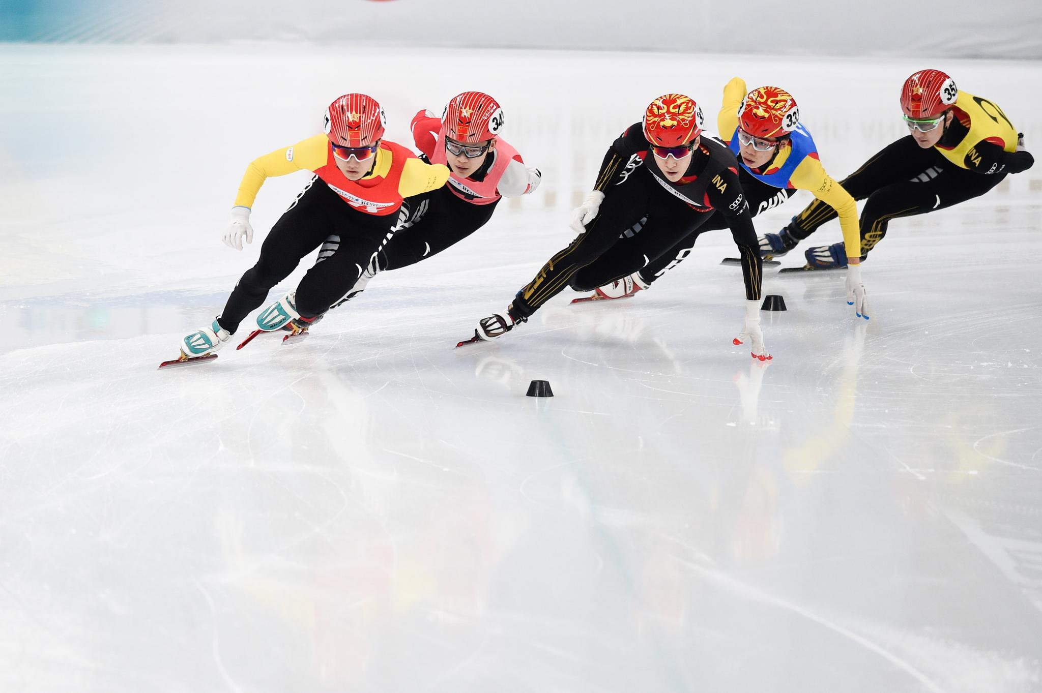 短道速滑相约北京冰上测试活动短道速滑比赛举行