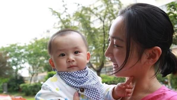 老人晚年凄凉,没有子女陪伴在身边,含泪说出:宁愿孩子在家啃老休闲区蓝鸢梦想 - Www.slyday.coM 老人晚年凄凉,没有子女陪伴在身边,含泪说出:宁愿孩子在家啃老休闲区蓝鸢梦想 - Www.slyday.coM