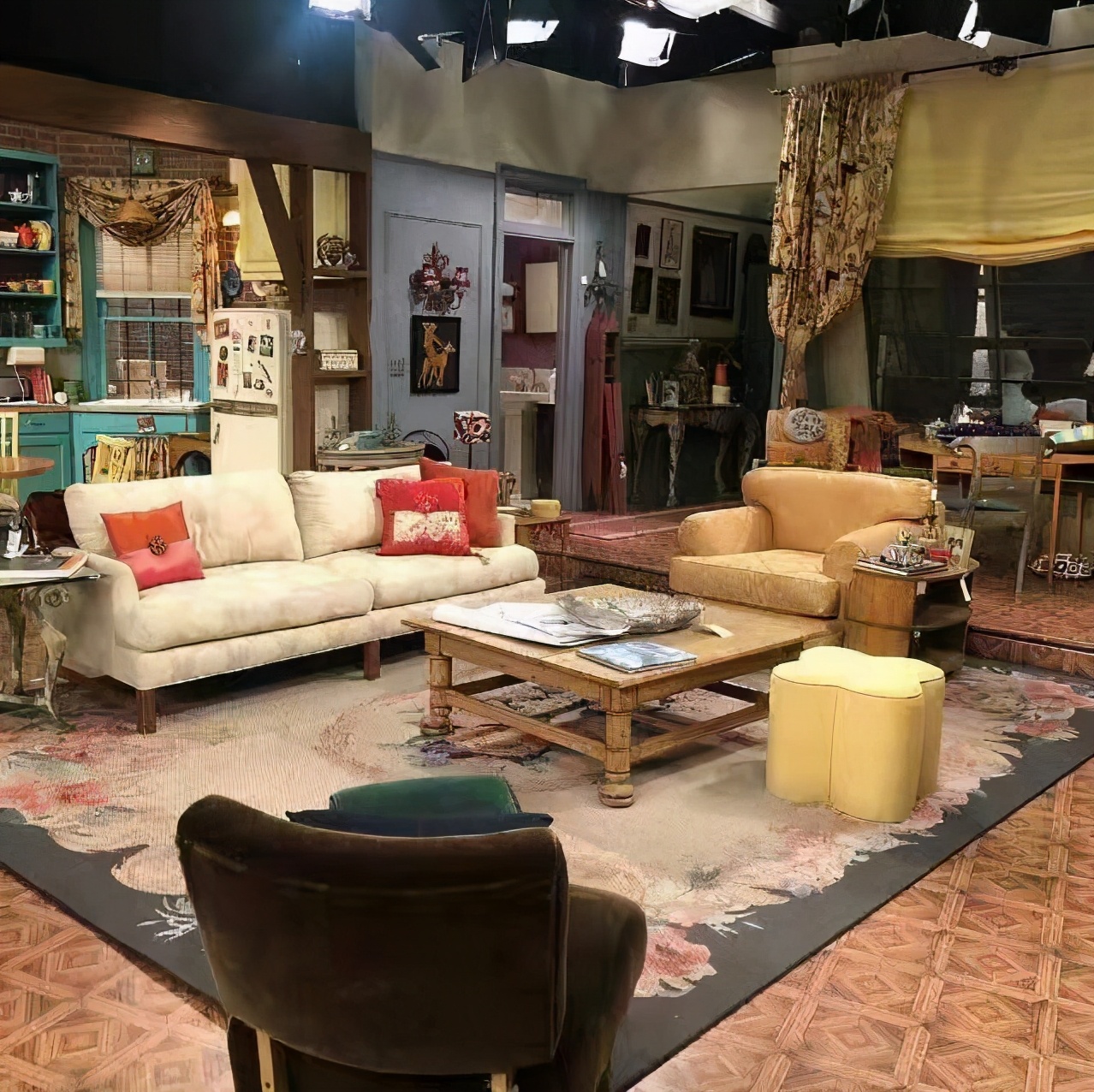 老友记菲比和瑞秋重聚,58岁的她眼窝都凹陷了,谁说岁月不败美人