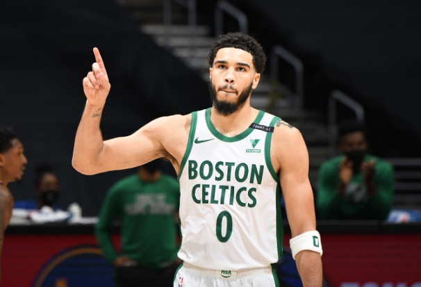 狂轰53+10+4！塔图姆打疯了上演大逆转，一战创3大纪录，唐斯30分休闲区蓝鸢梦想 - Www.slyday.coM