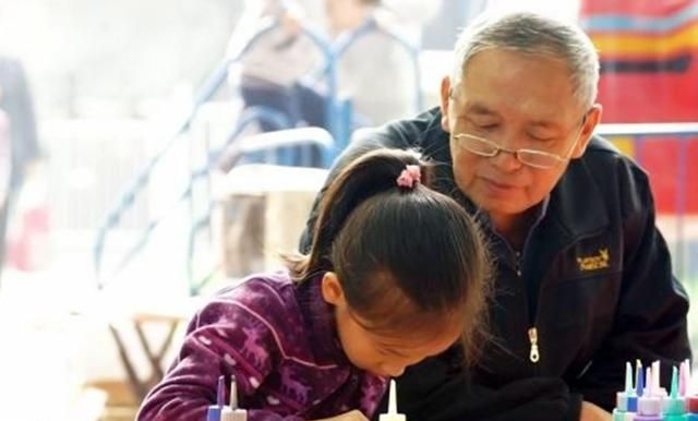 老人晚年凄凉,没有子女陪伴在身边,含泪说出:宁愿孩子在家啃老休闲区蓝鸢梦想 - Www.slyday.coM 老人晚年凄凉,没有子女陪伴在身边,含泪说出:宁愿孩子在家啃老休闲区蓝鸢梦想 - Www.slyday.coM