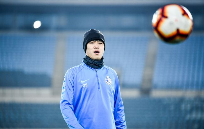 曝李建滨自由身转投成都上赛季淡出大连人一线队