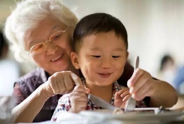 老人晚年凄凉,没有子女陪伴在身边,含泪说出:宁愿孩子在家啃老休闲区蓝鸢梦想 - Www.slyday.coM 老人晚年凄凉,没有子女陪伴在身边,含泪说出:宁愿孩子在家啃老休闲区蓝鸢梦想 - Www.slyday.coM