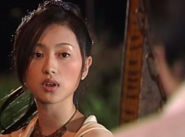 但在拍摄《我和僵尸有个约会3》时,尹天照被同剧组演员王秀琳指责"性