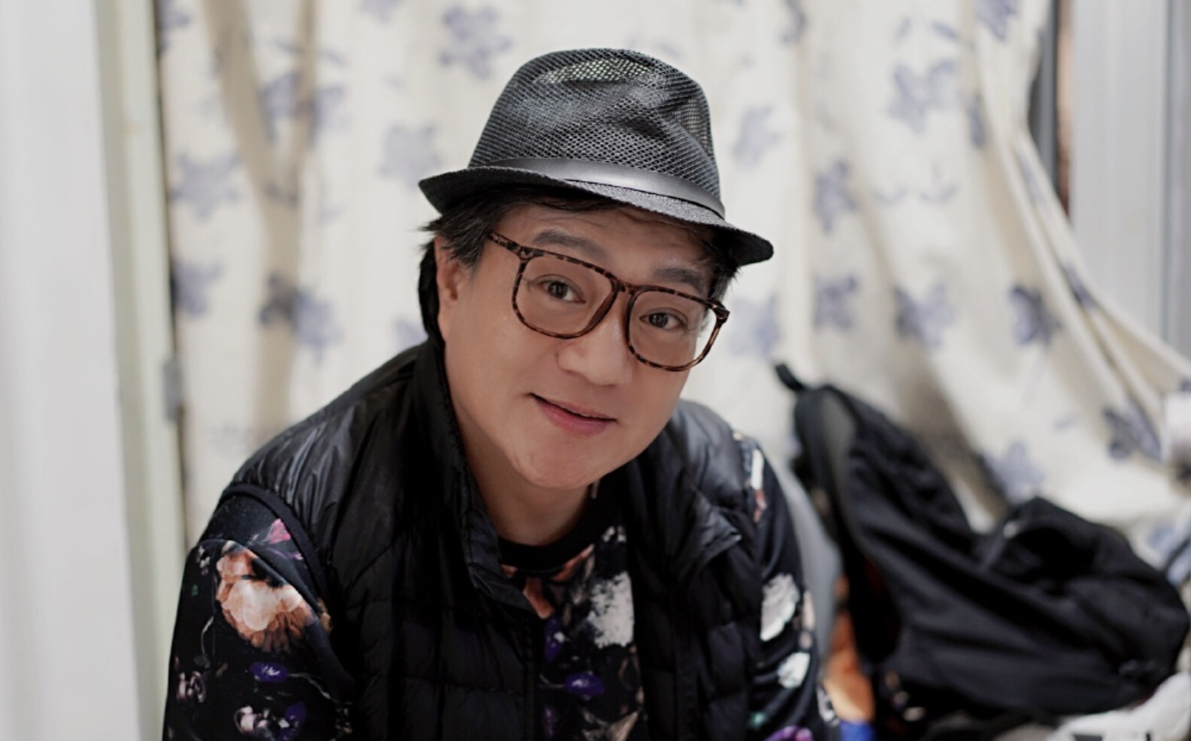 62岁鲁振顺不放弃做父亲期待生下龙凤胎小六岁未婚妻建议领养