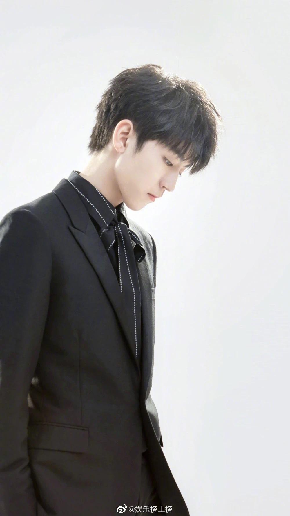 王俊凯西装造型在线鲨,分分钟沦陷在少年感和成熟绅士感里