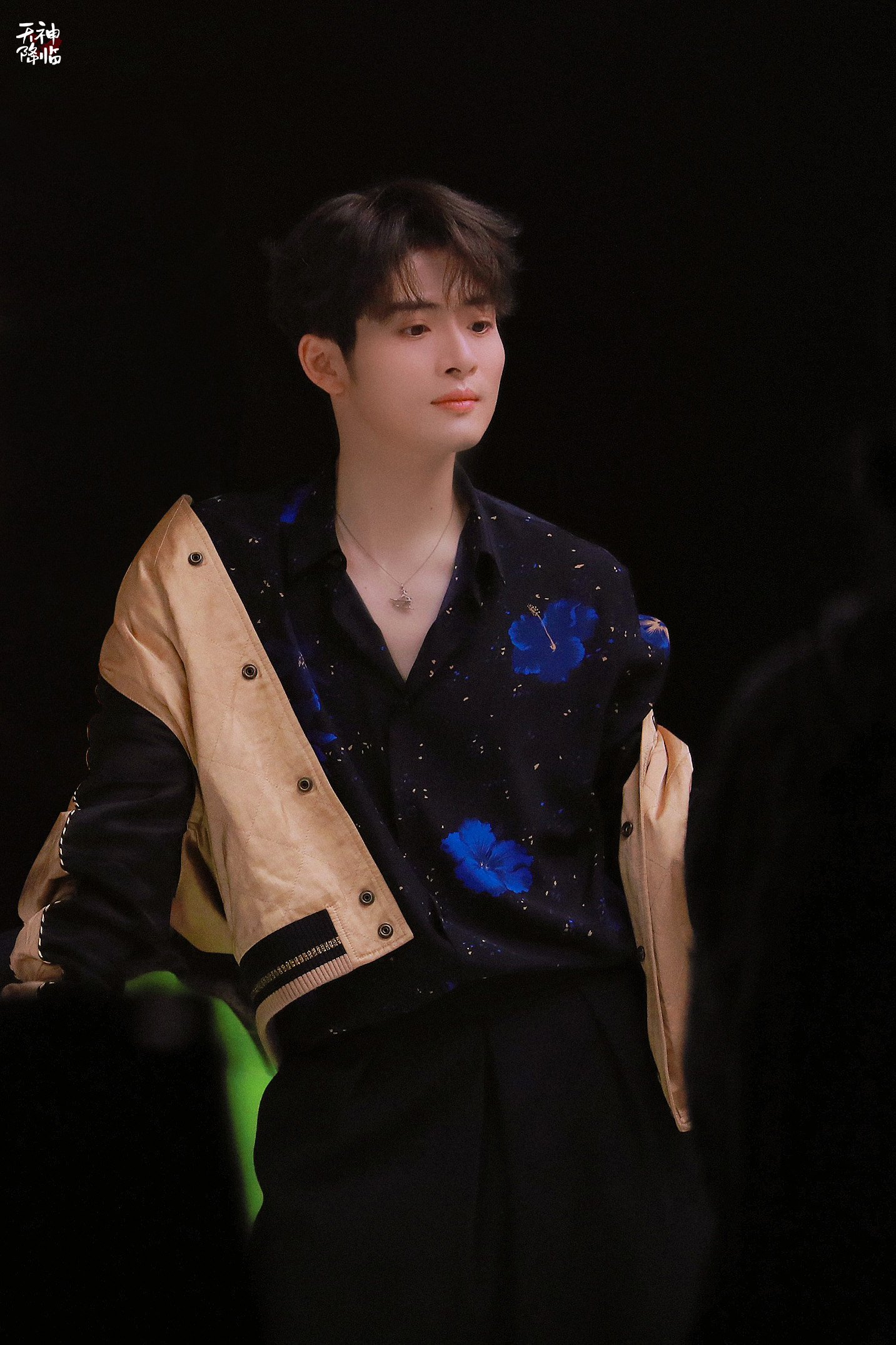 力丸杂志造型曝光,网友:慎入!腿这么短怎么能当偶像?