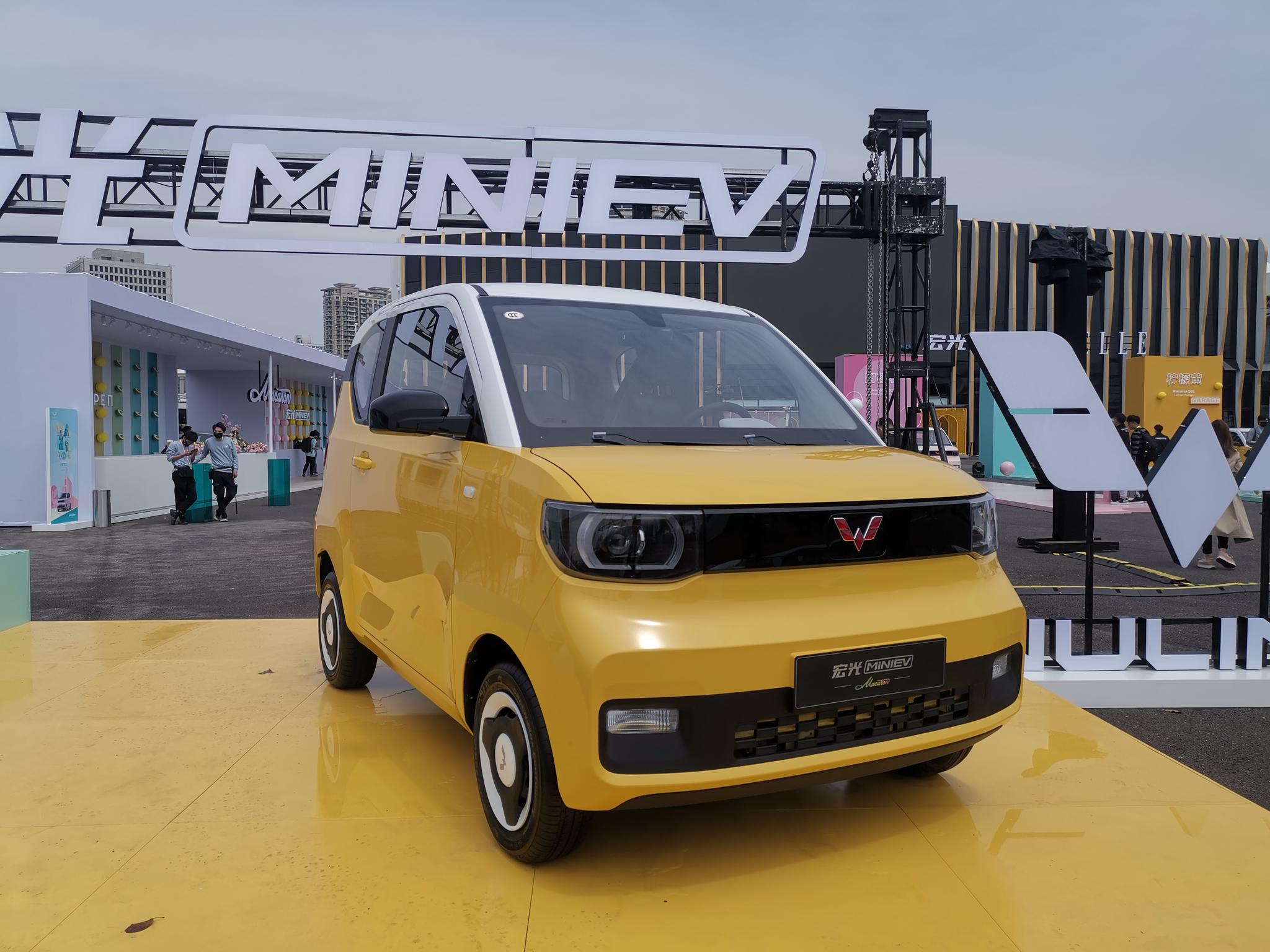 宏光miniev马卡龙全系标配安全气囊美少女请放心行驶