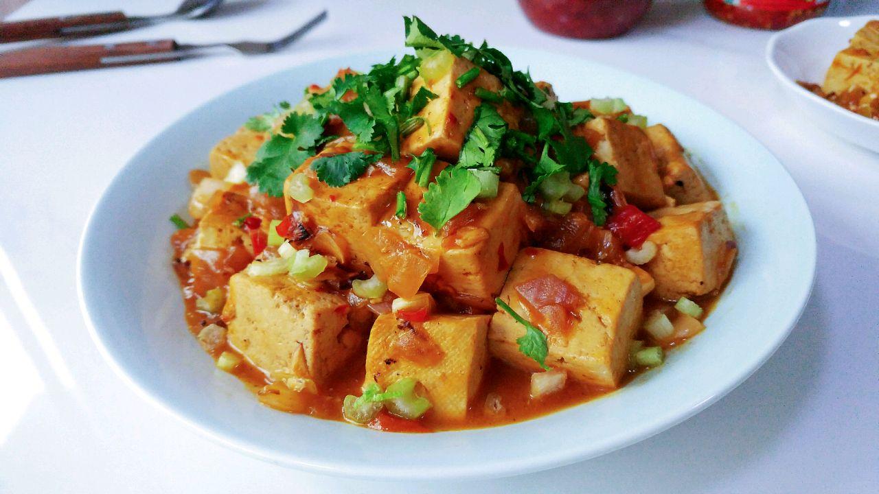 教你营养好吃的洋葱炒冻豆腐做法简单不费事现在学还来得及