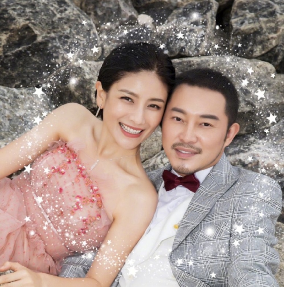 胡可晒与沙溢十年前后结婚证对比照网友调侃白展堂变李大嘴