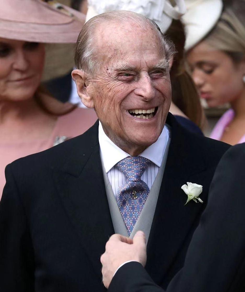 英国菲利普亲王不幸去世离100岁生日只差2个月女王太令人心疼