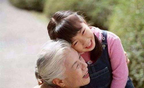 老人晚年凄凉,没有子女陪伴在身边,含泪说出:宁愿孩子在家啃老休闲区蓝鸢梦想 - Www.slyday.coM 老人晚年凄凉,没有子女陪伴在身边,含泪说出:宁愿孩子在家啃老休闲区蓝鸢梦想 - Www.slyday.coM