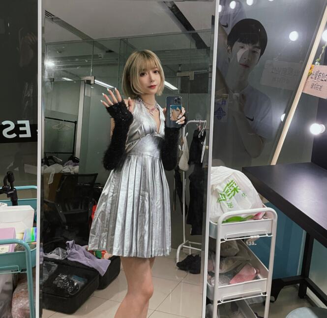 真不值416一小时咬米最新照片曝光又跟以前完全不一样