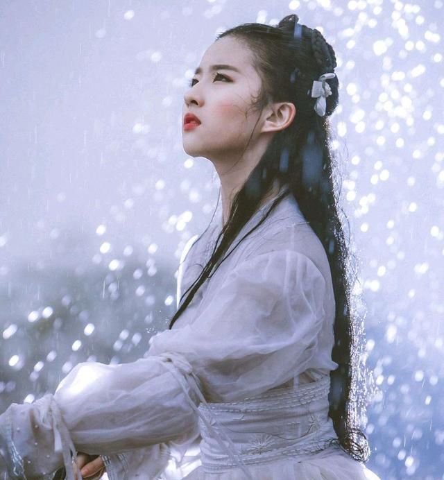 刘亦菲古装路透曝光生图堪比精修梦回赵灵儿不愧是神仙姐姐