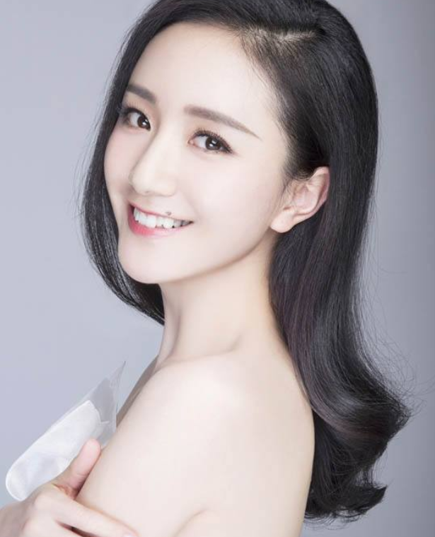 如今将痣去掉后,一不小心"美到犯规"|李倩|暗黑者|嘴角_新浪新闻