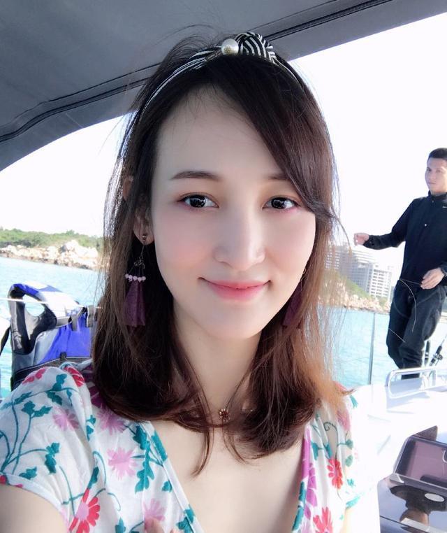 妻子闫博雅受到好友的邀请参加舞蹈比赛,虽然王皓一万个不情愿,但在