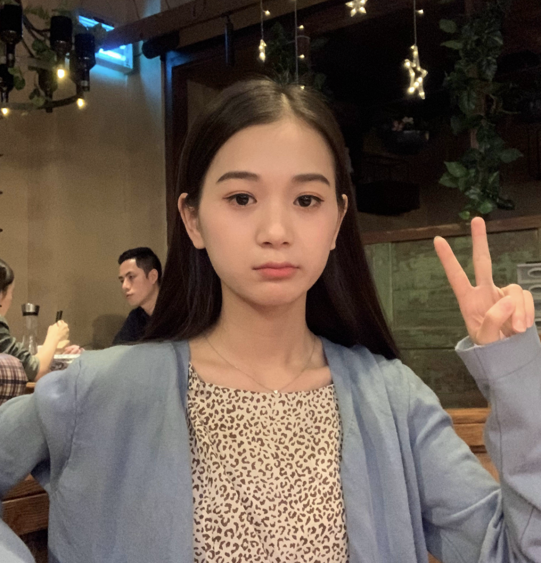 2.网红小小如自称23岁身家78亿 在某视频平台,网红"小小如"十分活跃.