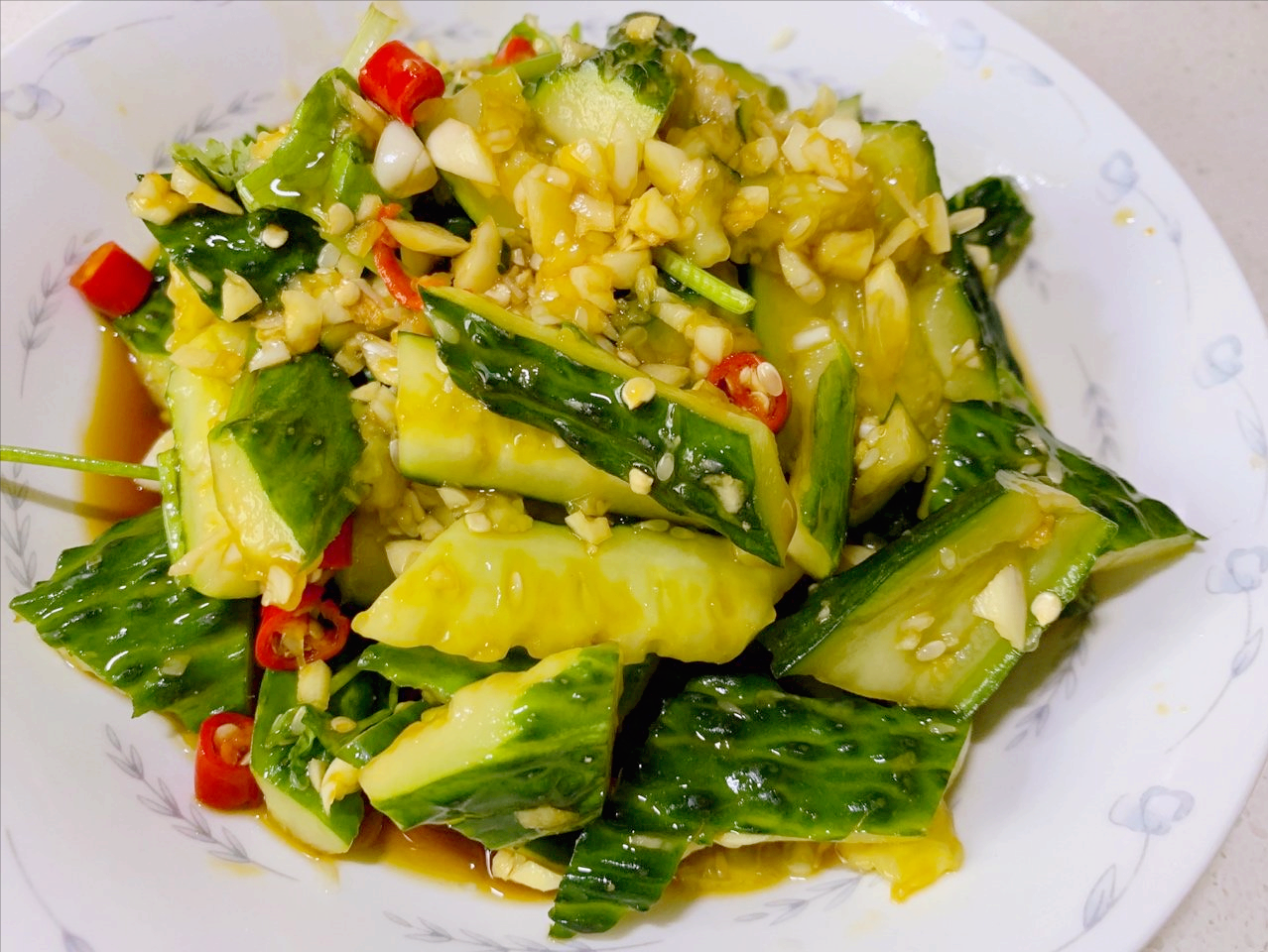 凉拌黄瓜切完直接拌不对大厨教你一招脆嫩可口清爽不油腻