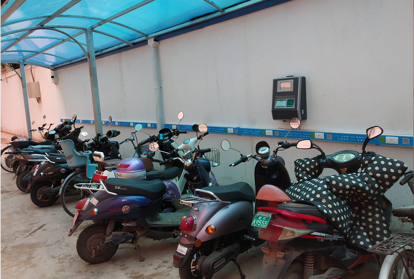 电动车一充电就满,一跑就没电,原因在哪?老师傅分享你想知道的-新浪汽