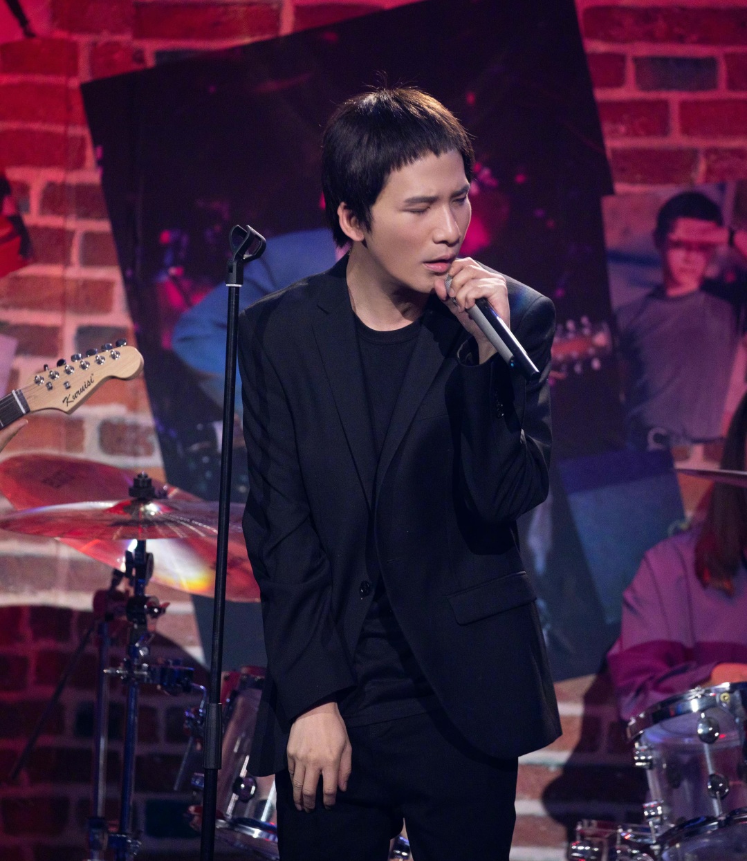 对着刘嘉玲模仿窦唯,大张伟却忘了好友王菲,意外拉开神奇关系网