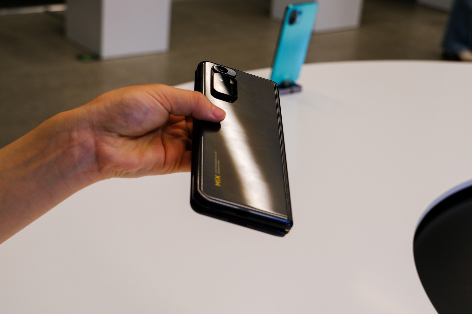 小米mixfold上手某东单平台销量破4万小米折叠屏手机成了