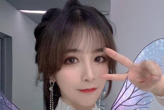 lpl主持人念错英雄名字,被网友质疑云玩家 没文化?