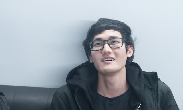 lol:rng赛后采访虾仁猪心,卡萨都快被粉丝喷哭了,心疼