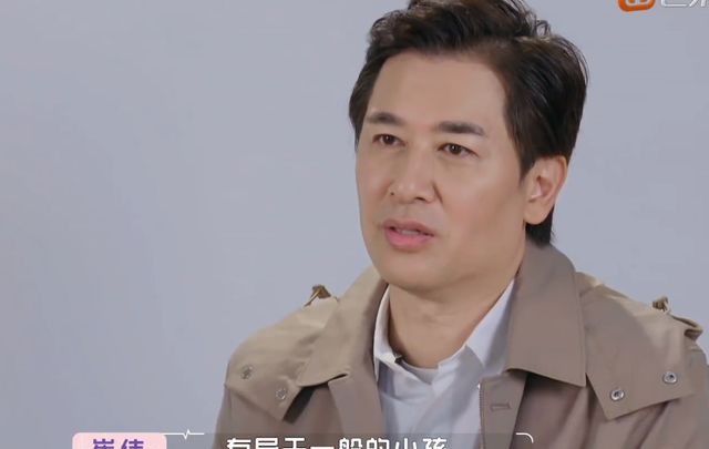 黄奕8岁女儿懂事的让人心疼第一次见崔伟做的这事让人意外