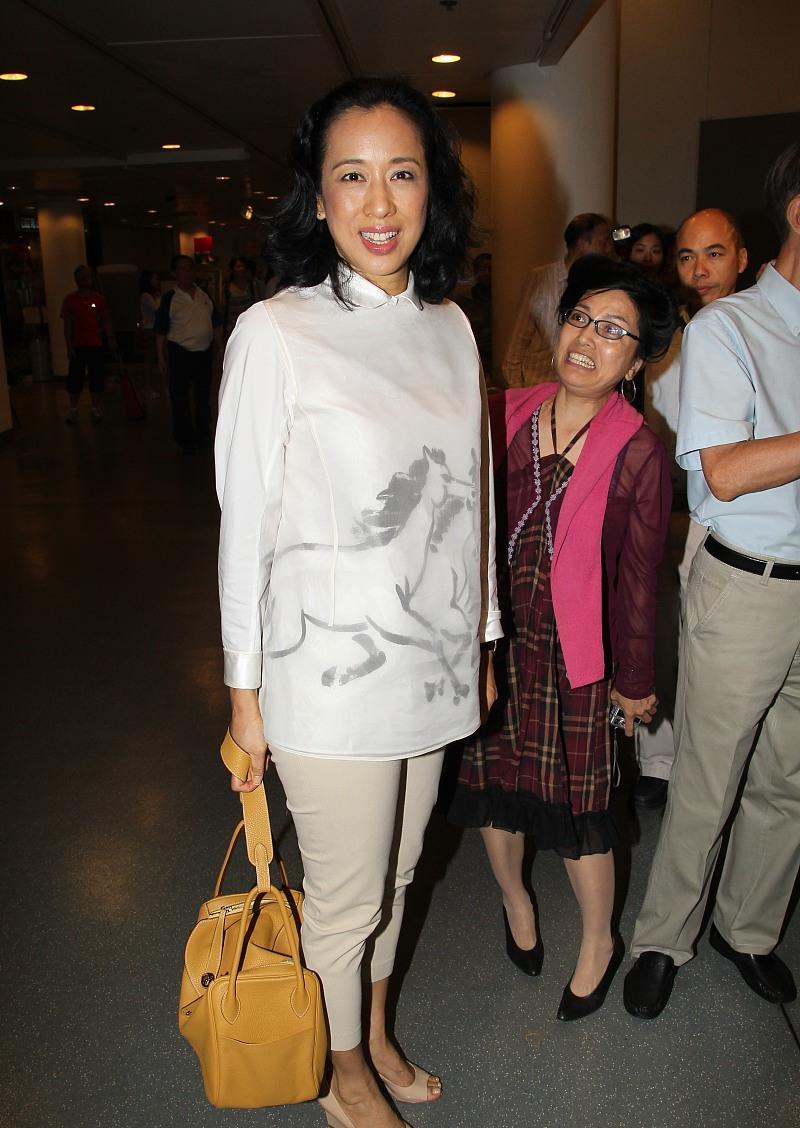 63岁朱玲玲和39岁郭晶晶同框婆婆比儿媳抢镜两嫁豪门凭实力