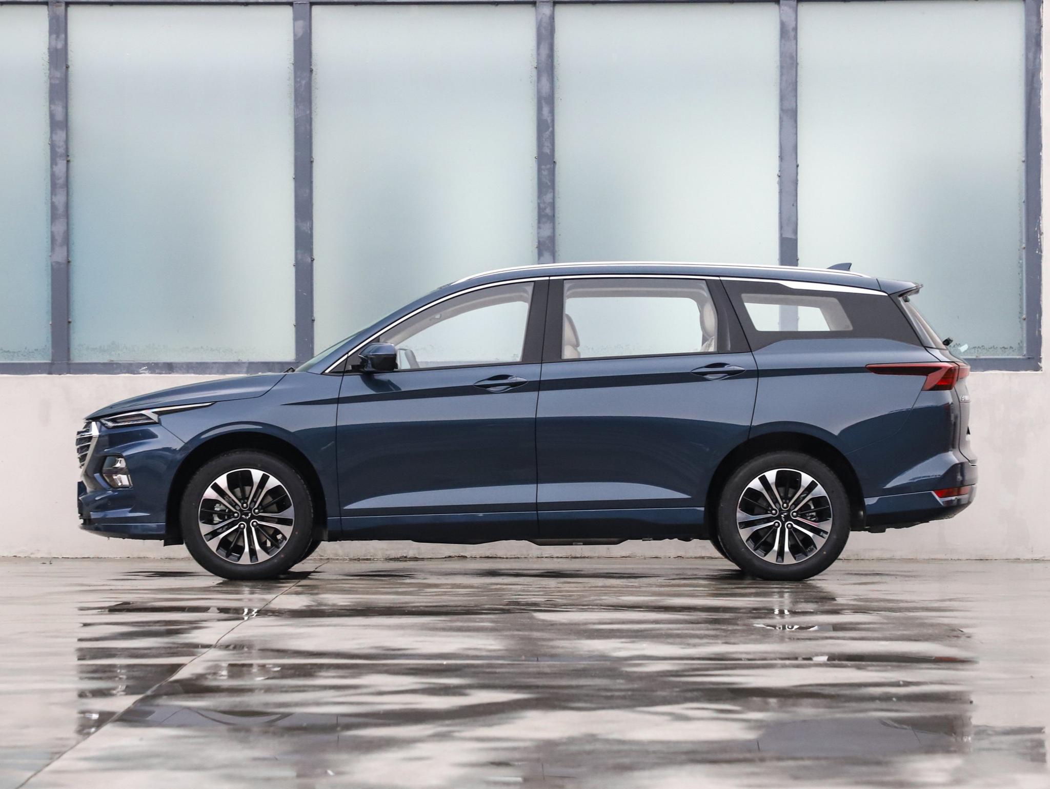 奶爸车的新选择,五菱凯捷8.58万起,比suv实用性高-新浪汽车