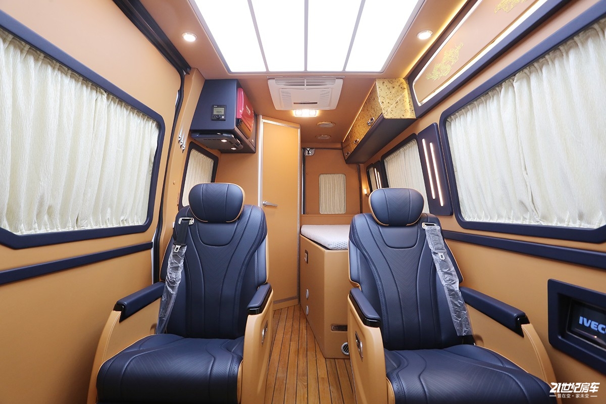 航空座椅/水电齐备 行走的头等舱!实拍霍夫勒商旅b型房车