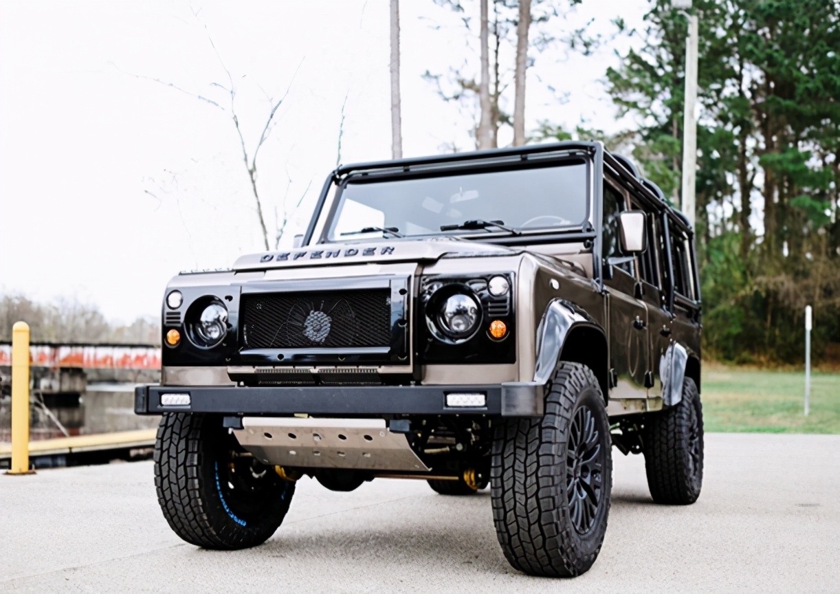 硬派suv的"越野能手",复古外观 6.2动力,复刻版路虎卫士来袭