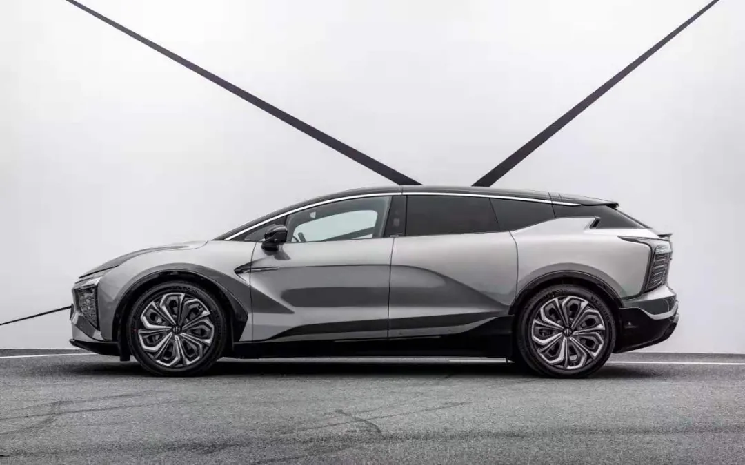 试驾高合hiphix这个不知名的造车新势力为何最贵