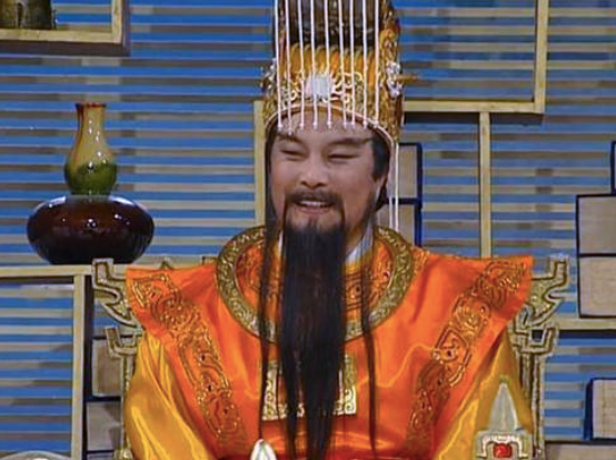 "玉帝"王卫国罕露面,头发花白大腹便便,在高档餐厅吃一桌好菜