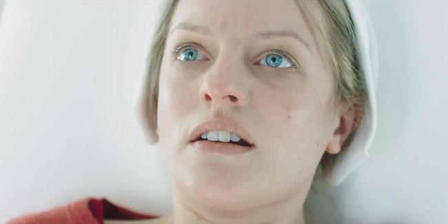 天生自带惊吓眼的女演员演起恐怖片真吓人